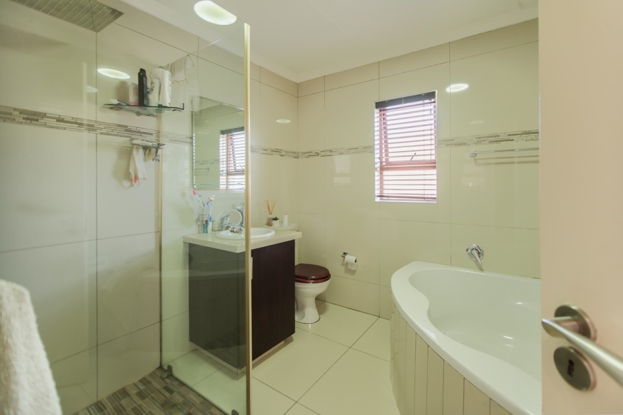 3 Bedroom Property for Sale in Greenstone Hill Gauteng