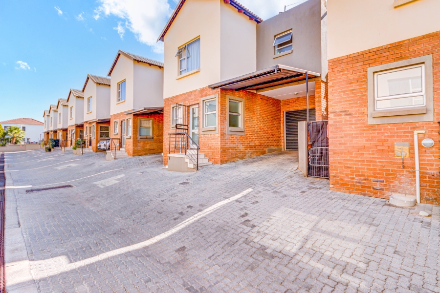 To Let 3 Bedroom Property for Rent in Craigavon Gauteng