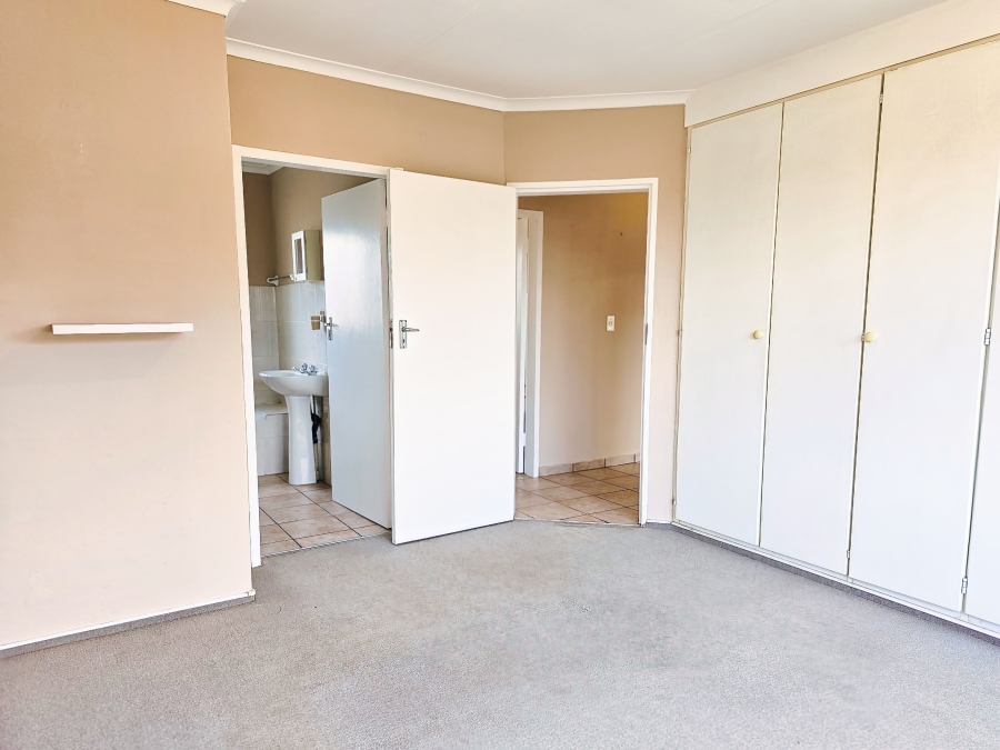 3 Bedroom Property for Sale in Honeydew Manor Gauteng