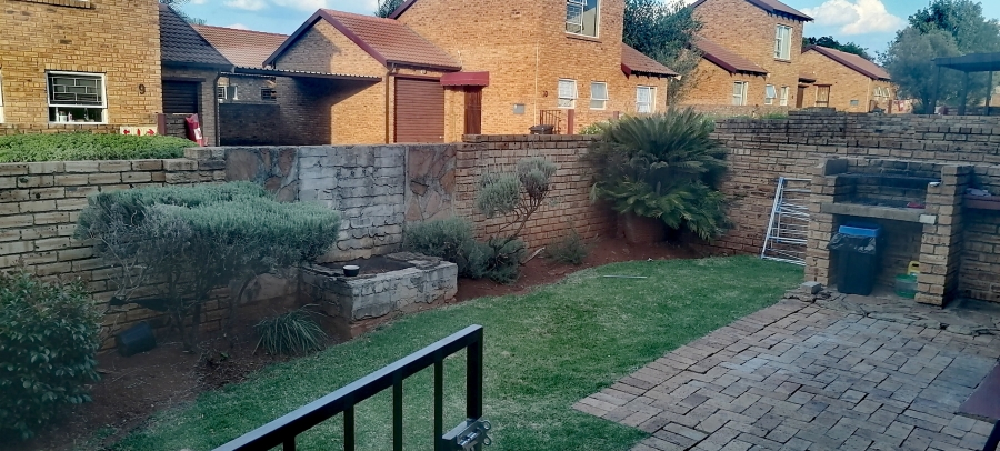 To Let 2 Bedroom Property for Rent in Wilgeheuwel Gauteng