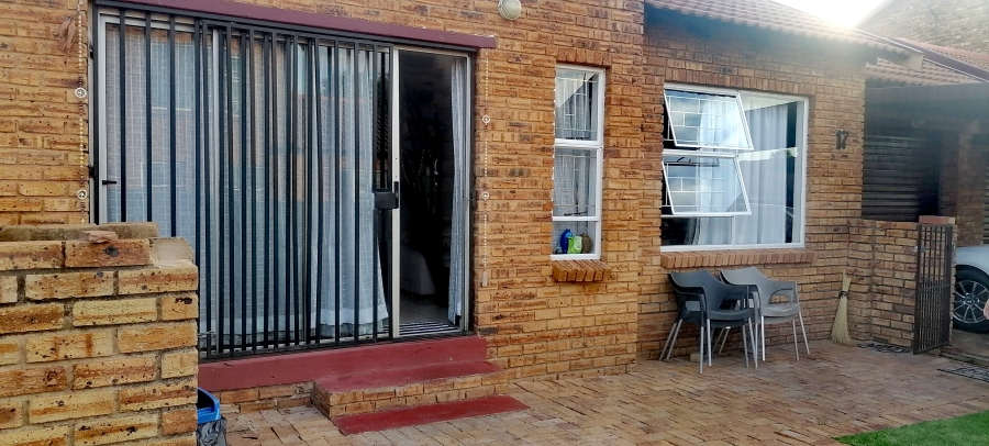 To Let 2 Bedroom Property for Rent in Wilgeheuwel Gauteng