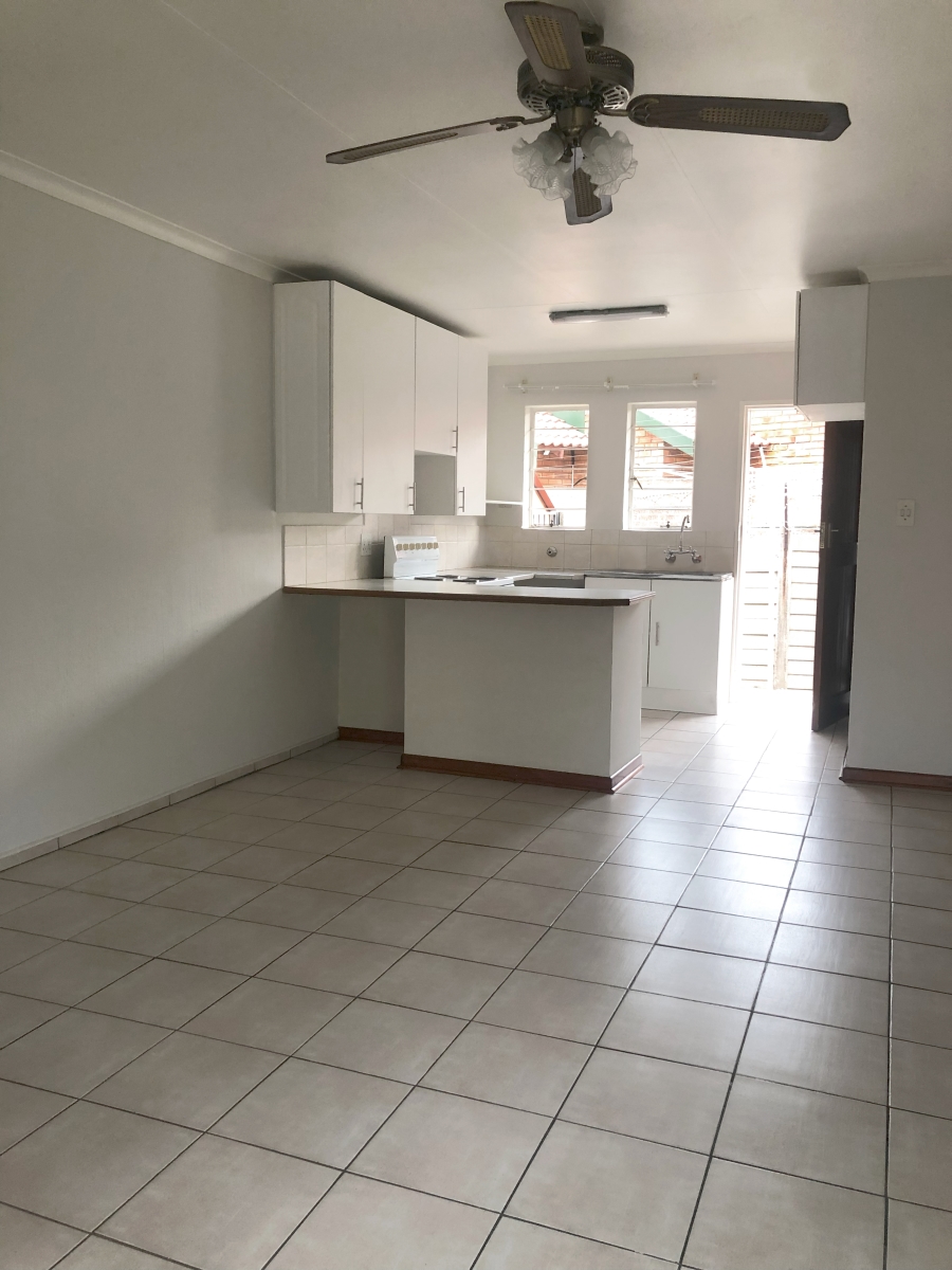 2 Bedroom Property for Sale in Birchleigh Gauteng