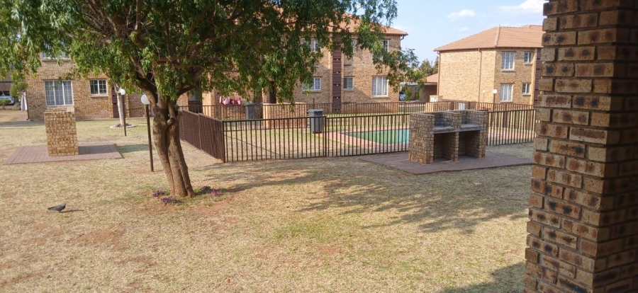 To Let 2 Bedroom Property for Rent in Noordwyk Gauteng