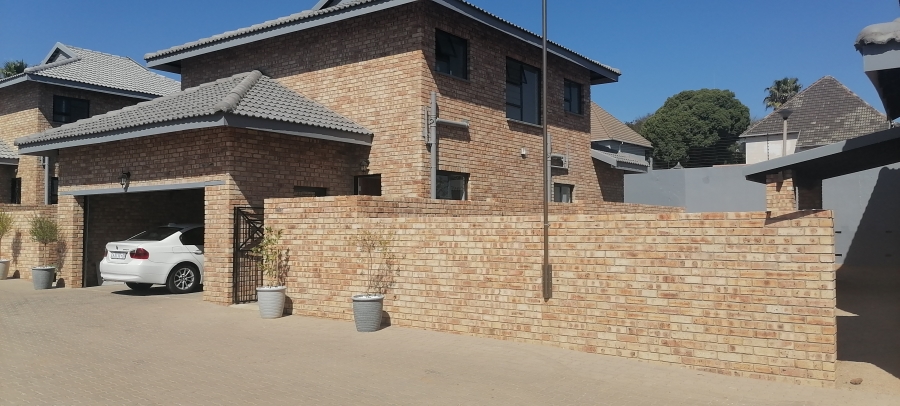 3 Bedroom Property for Sale in Radiokop Gauteng