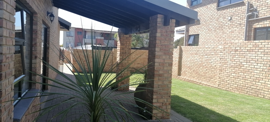 3 Bedroom Property for Sale in Radiokop Gauteng