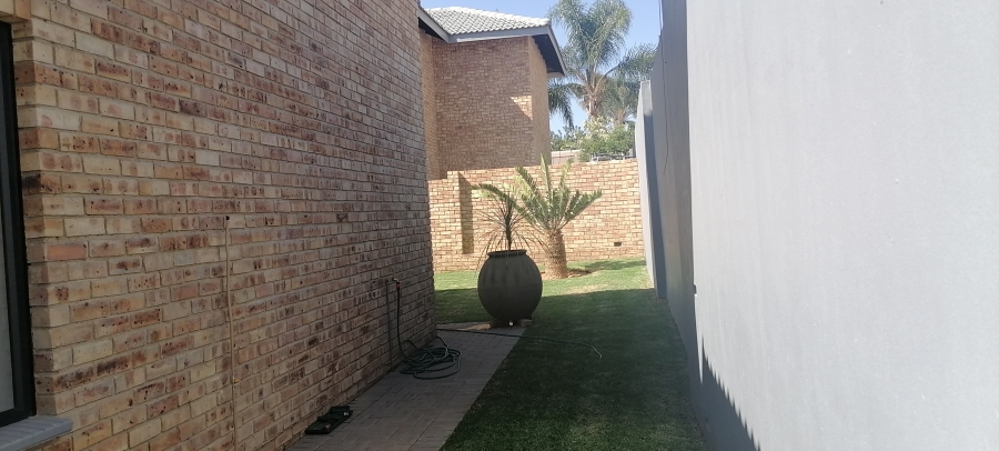 3 Bedroom Property for Sale in Radiokop Gauteng