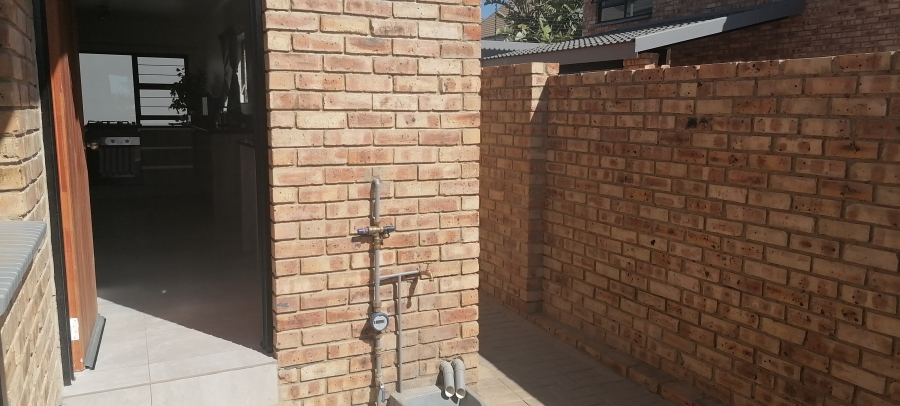 3 Bedroom Property for Sale in Radiokop Gauteng