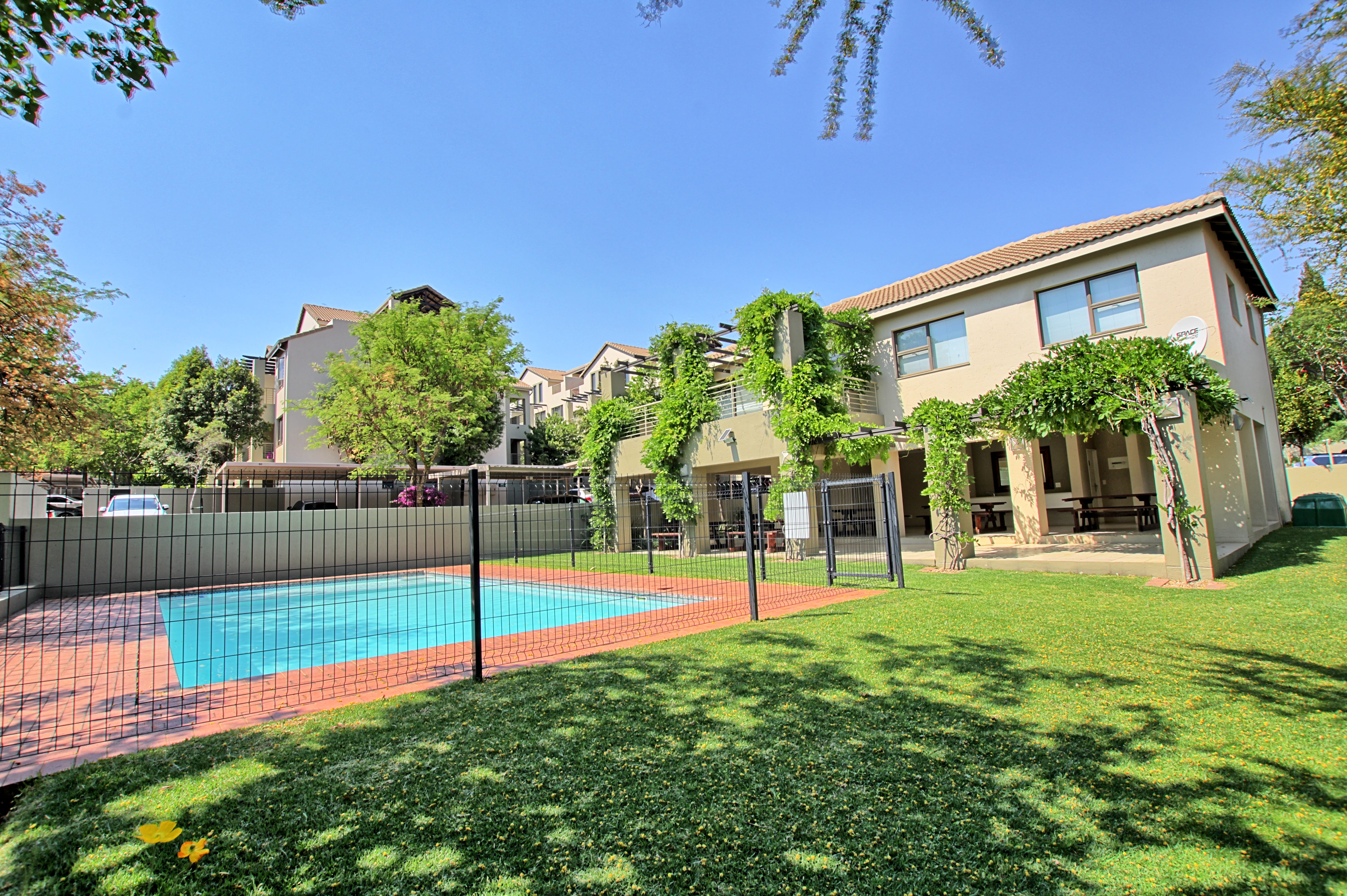 1 Bedroom Property for Sale in Bryanston Gauteng