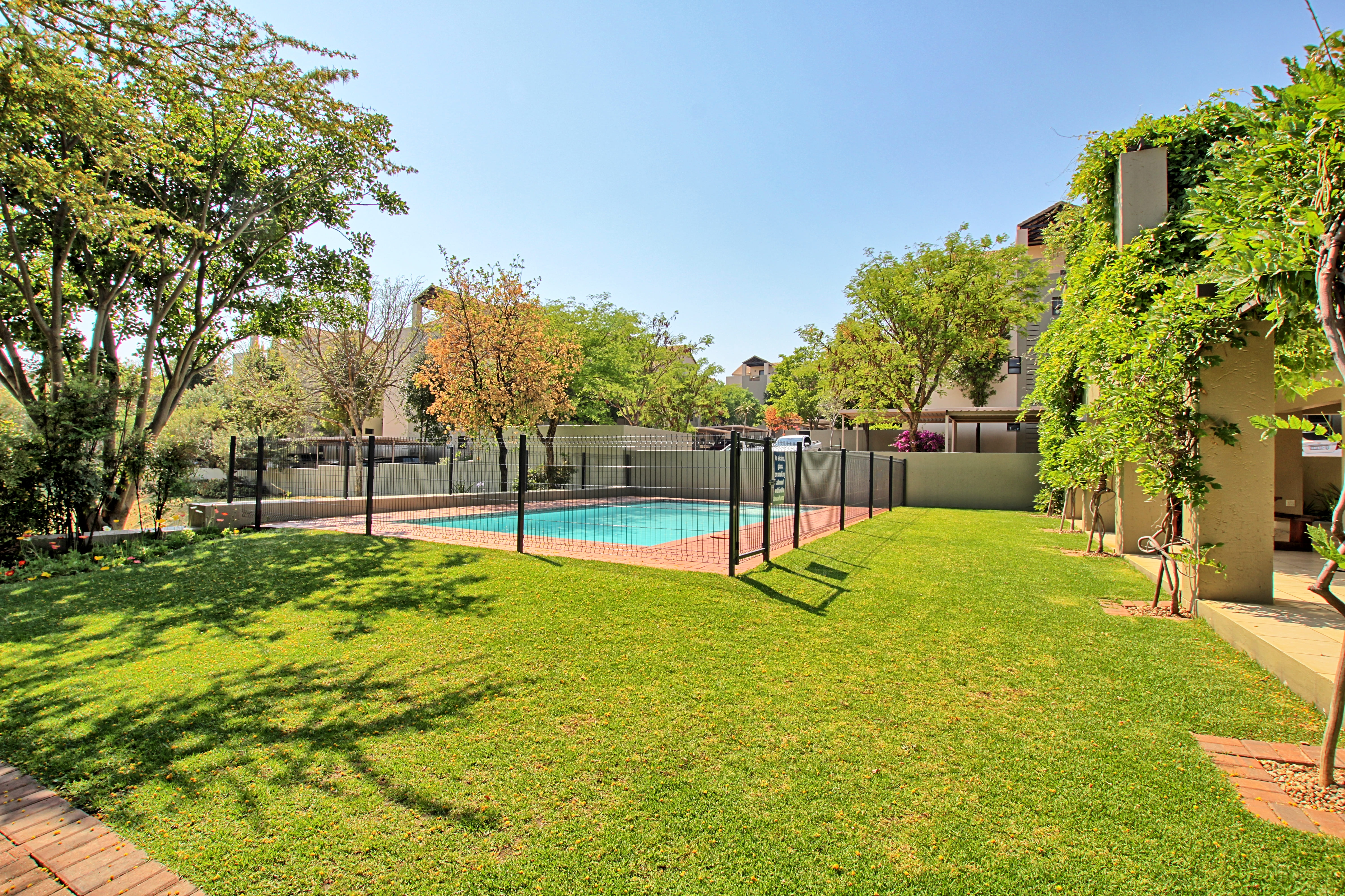 1 Bedroom Property for Sale in Bryanston Gauteng