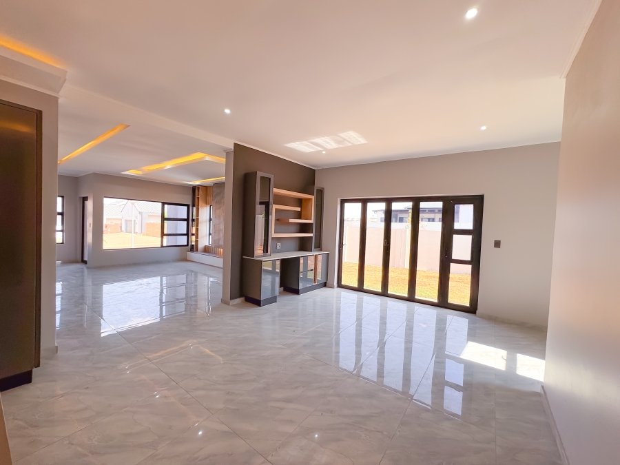 5 Bedroom Property for Sale in Six Fountains Residential Estate Gauteng