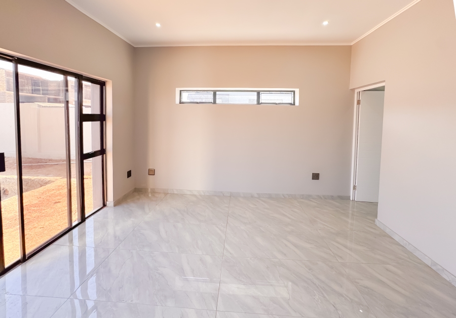 5 Bedroom Property for Sale in Six Fountains Residential Estate Gauteng