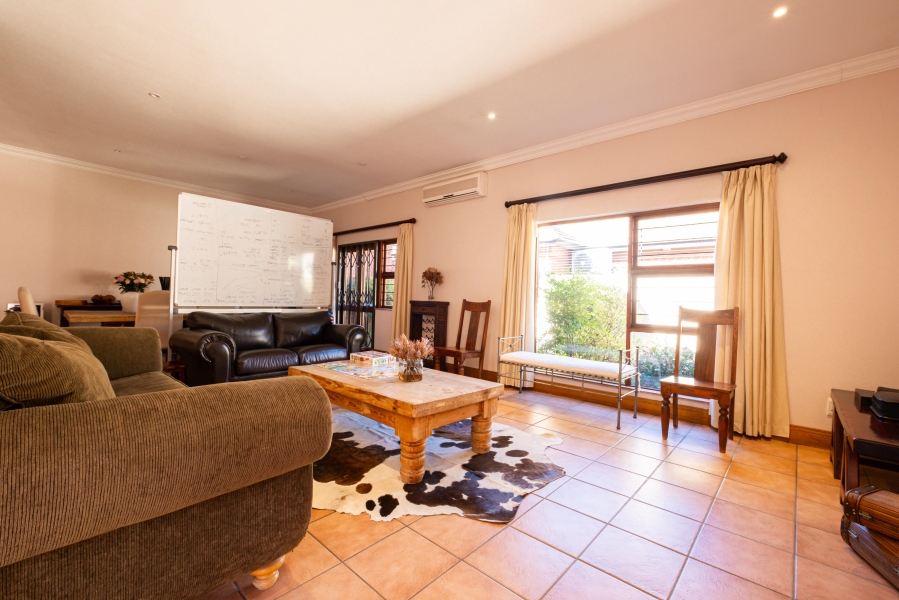 To Let 4 Bedroom Property for Rent in Bryanston Gauteng