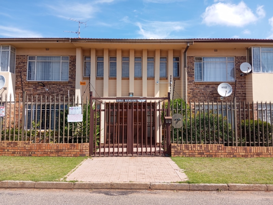 2 Bedroom Property for Sale in Greenhills Gauteng