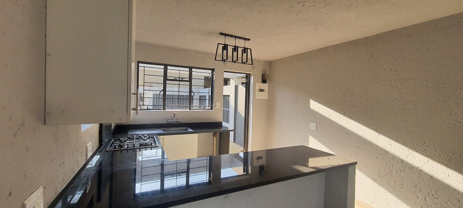 To Let 1 Bedroom Property for Rent in Bassonia Gauteng