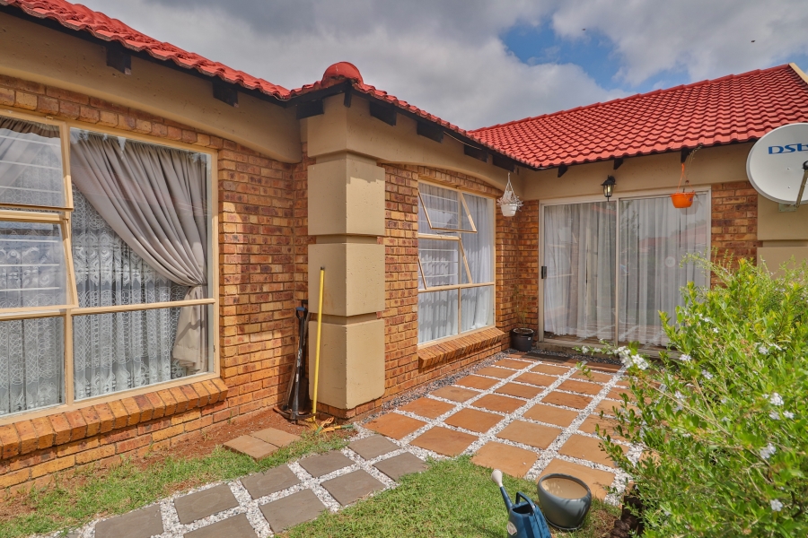 3 Bedroom Property for Sale in Liefde en Vrede Gauteng