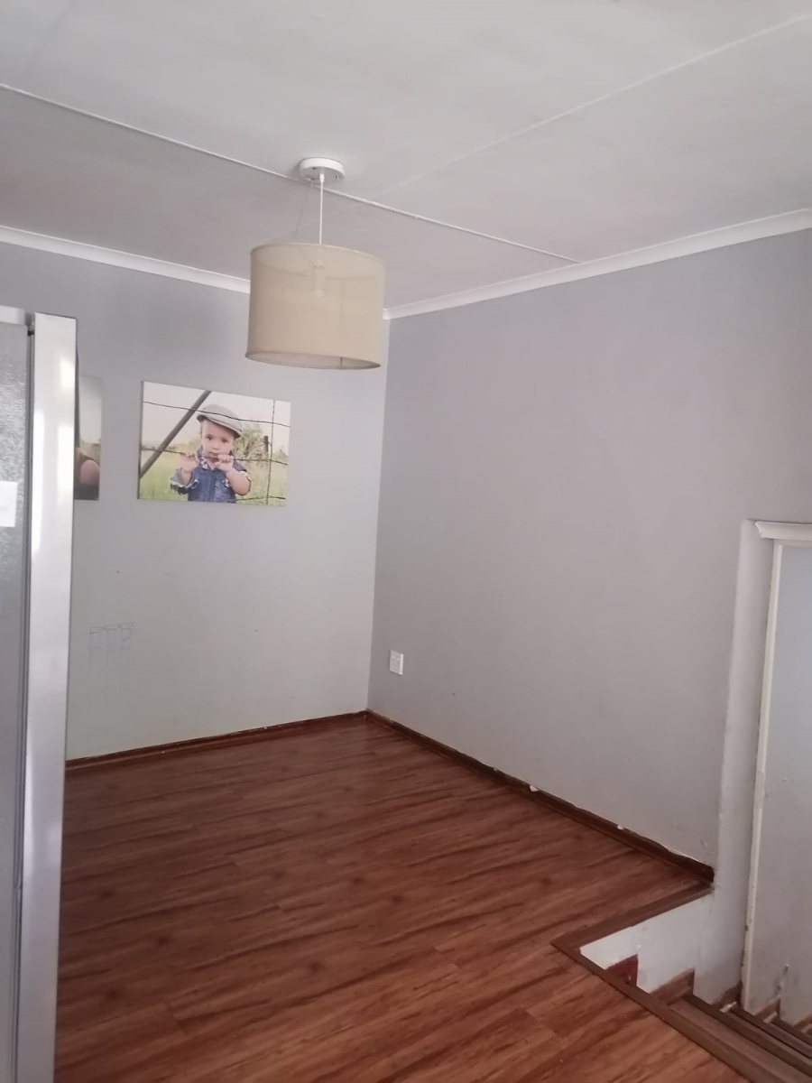 4 Bedroom Property for Sale in Roodekrans Gauteng