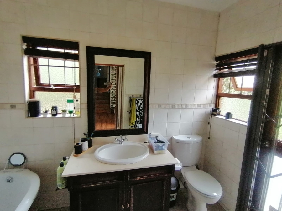 4 Bedroom Property for Sale in Roodekrans Gauteng