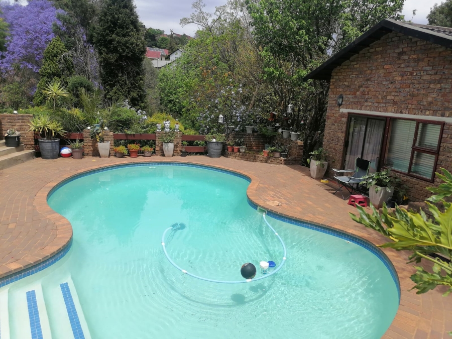 4 Bedroom Property for Sale in Roodekrans Gauteng