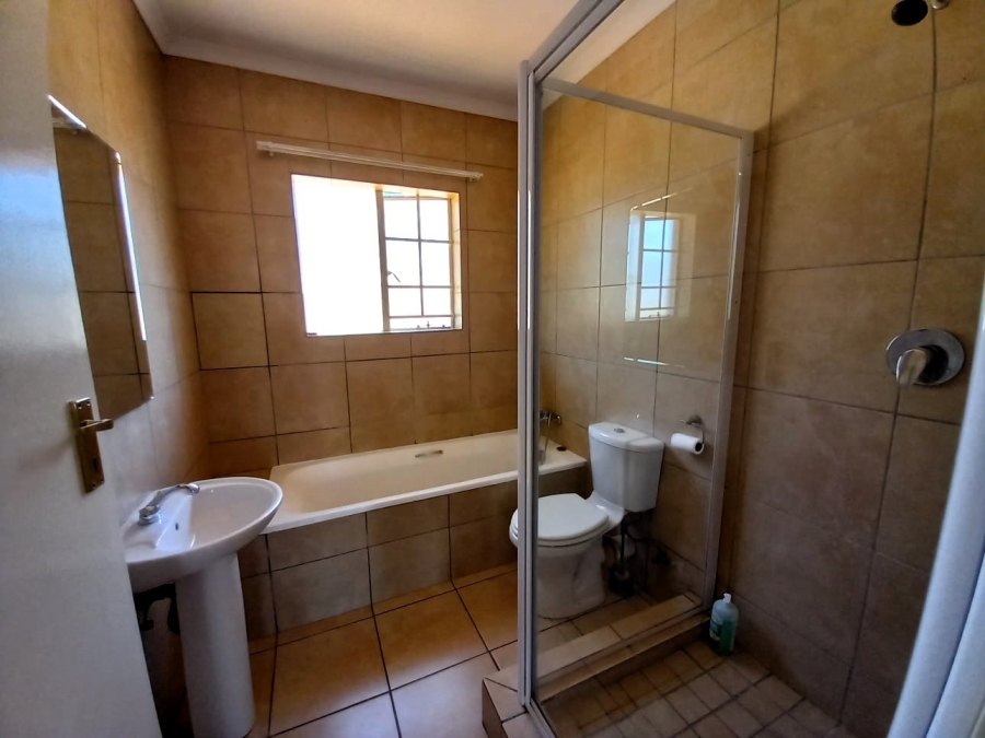 3 Bedroom Property for Sale in Glen Marais Gauteng