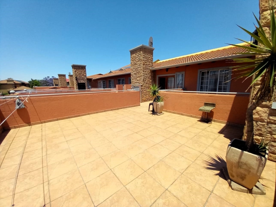 3 Bedroom Property for Sale in Glen Marais Gauteng