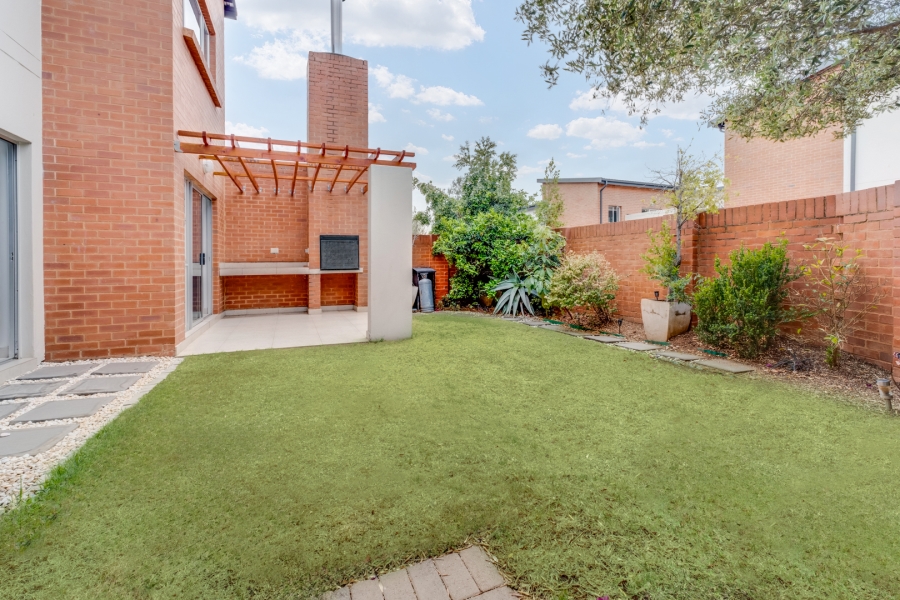 To Let 3 Bedroom Property for Rent in Fourways Gauteng