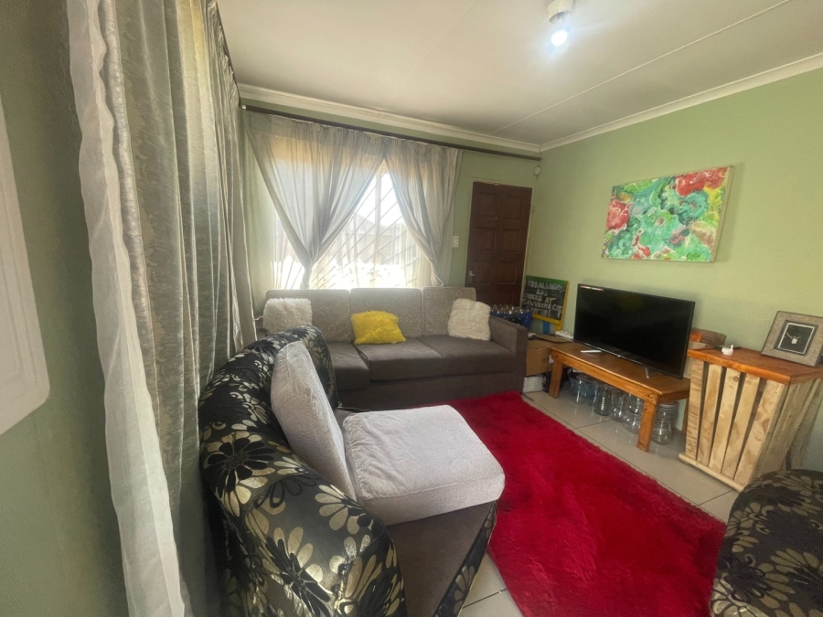 2 Bedroom Property for Sale in Protea Glen Gauteng