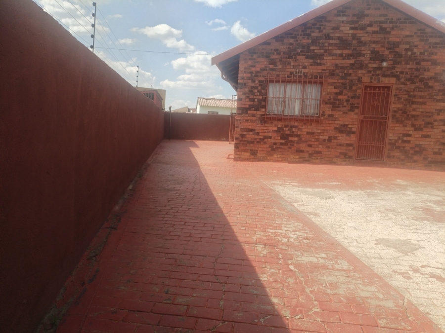 2 Bedroom Property for Sale in Tsakane Gauteng