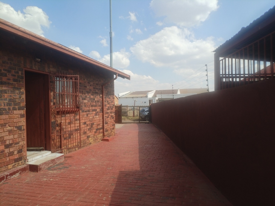 2 Bedroom Property for Sale in Tsakane Gauteng