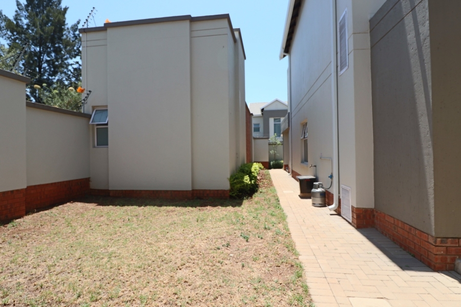 To Let 3 Bedroom Property for Rent in Bryanston Gauteng