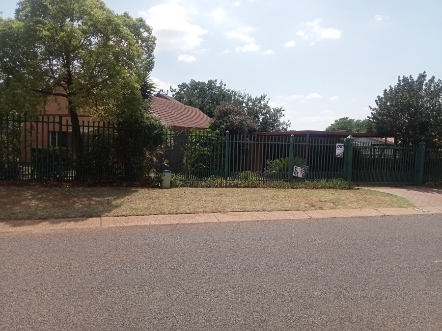 4 Bedroom Property for Sale in Doringkloof Gauteng