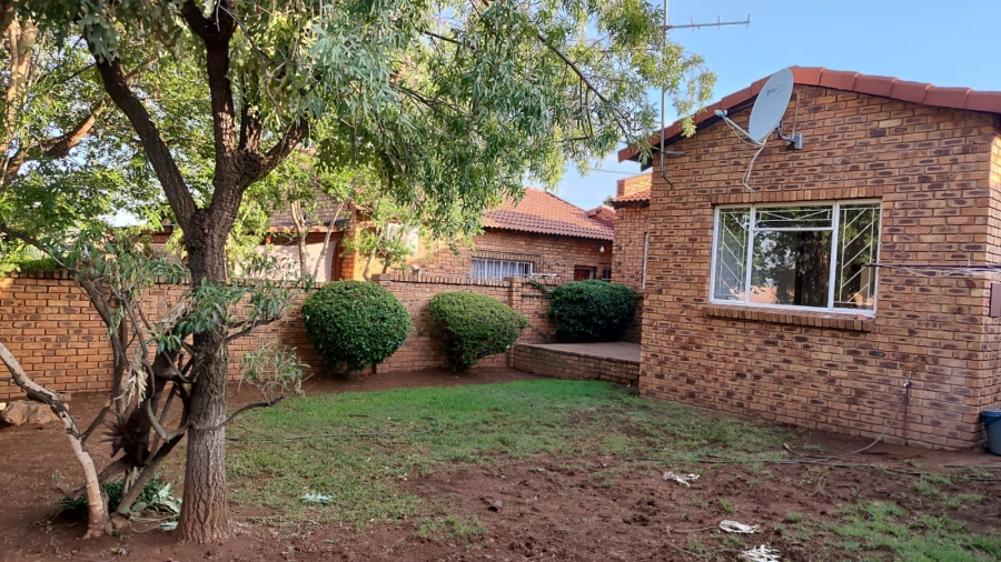 To Let 2 Bedroom Property for Rent in Noordwyk Gauteng