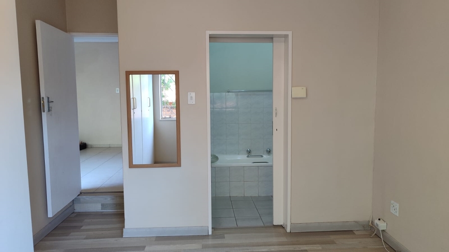 To Let 2 Bedroom Property for Rent in Noordwyk Gauteng