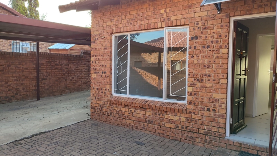 To Let 2 Bedroom Property for Rent in Noordwyk Gauteng