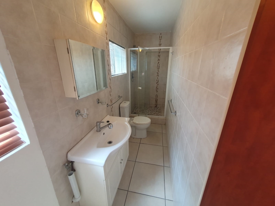 To Let 1 Bedroom Property for Rent in Wilro Park Gauteng