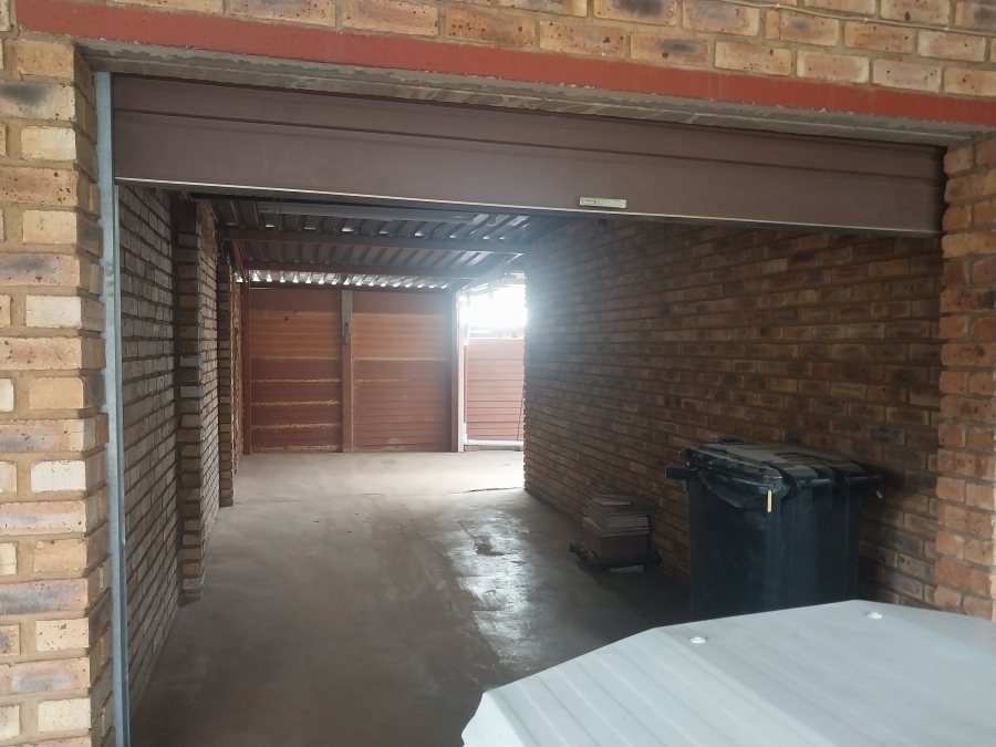 2 Bedroom Property for Sale in Pierre Van Ryneveld Gauteng