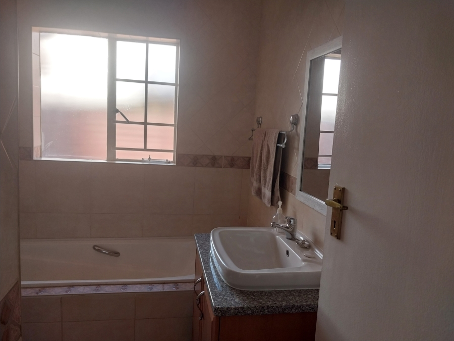 2 Bedroom Property for Sale in Pierre Van Ryneveld Gauteng