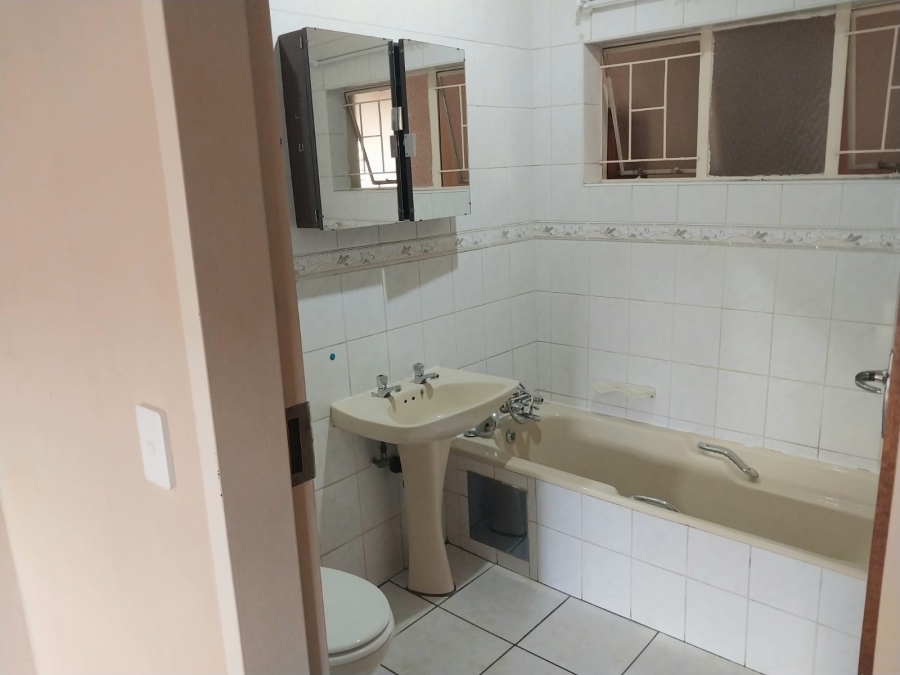 To Let 3 Bedroom Property for Rent in Parktown Estate Gauteng