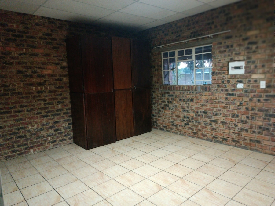 1 Bedroom Property for Sale in Van Der Merwes Kroon Gauteng