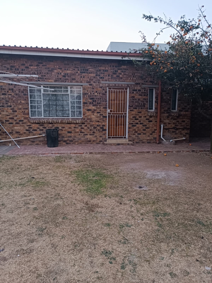 1 Bedroom Property for Sale in Van Der Merwes Kroon Gauteng