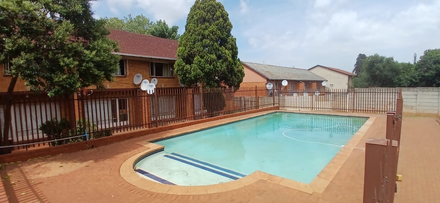 2 Bedroom Property for Sale in Windsor East Gauteng