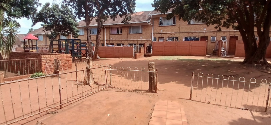 2 Bedroom Property for Sale in Windsor East Gauteng