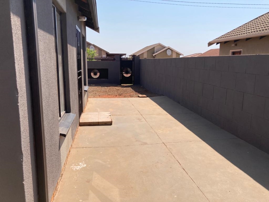 2 Bedroom Property for Sale in Mahube Valley Gauteng