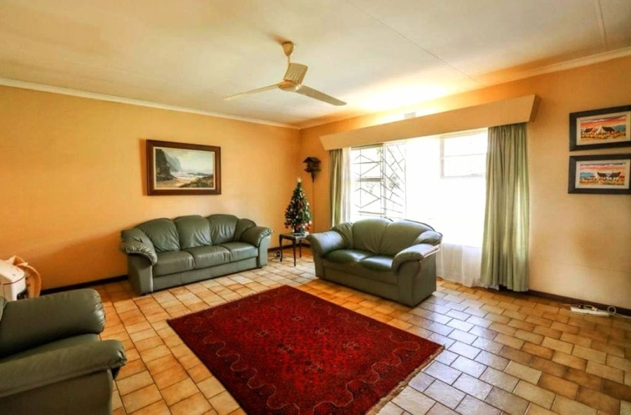 4 Bedroom Property for Sale in Knoppieslaagte Gauteng