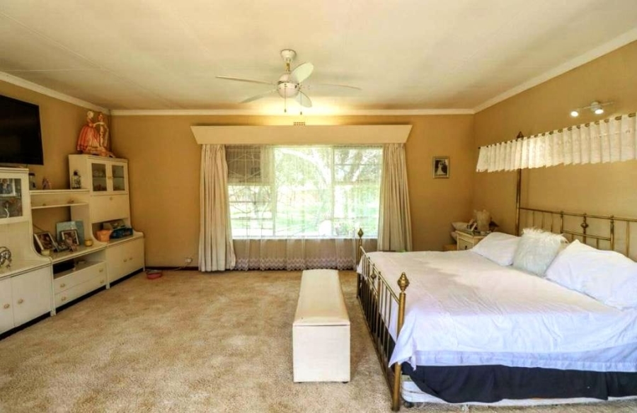 4 Bedroom Property for Sale in Knoppieslaagte Gauteng