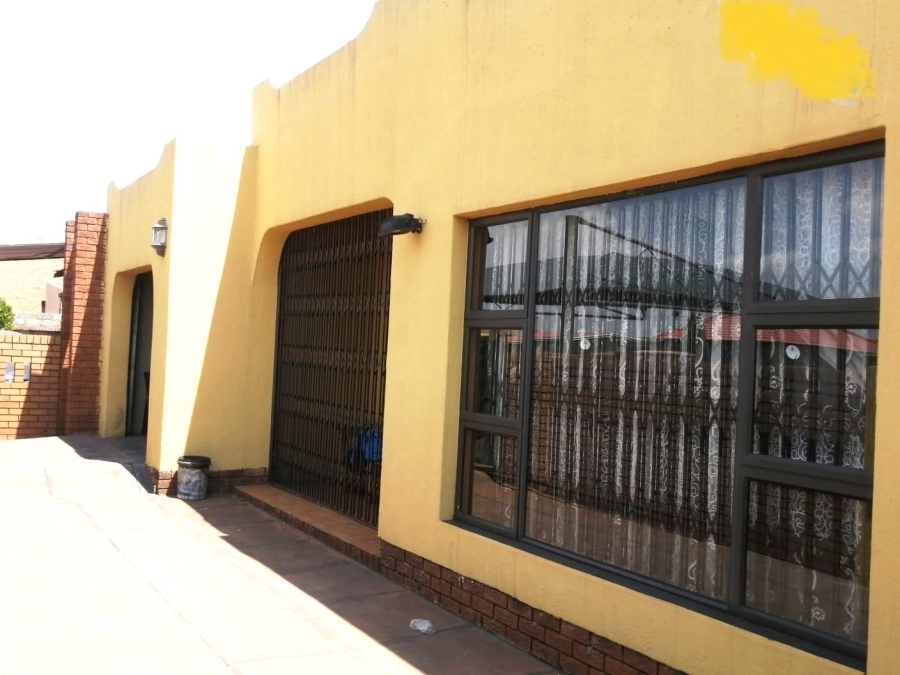 3 Bedroom Property for Sale in Moseleke East Gauteng