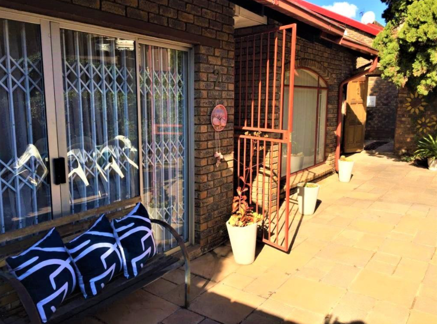 2 Bedroom Property for Sale in Mulbarton Gauteng