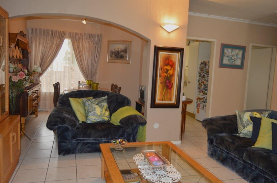 2 Bedroom Property for Sale in Mulbarton Gauteng