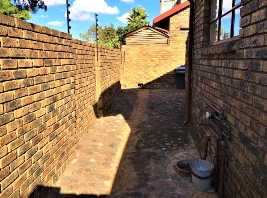 2 Bedroom Property for Sale in Mulbarton Gauteng