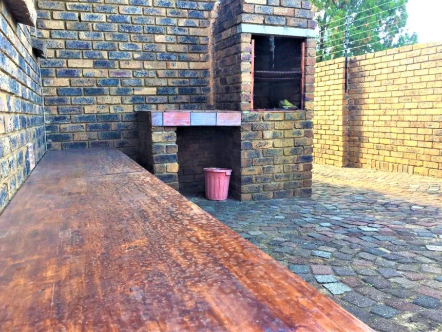 2 Bedroom Property for Sale in Mulbarton Gauteng