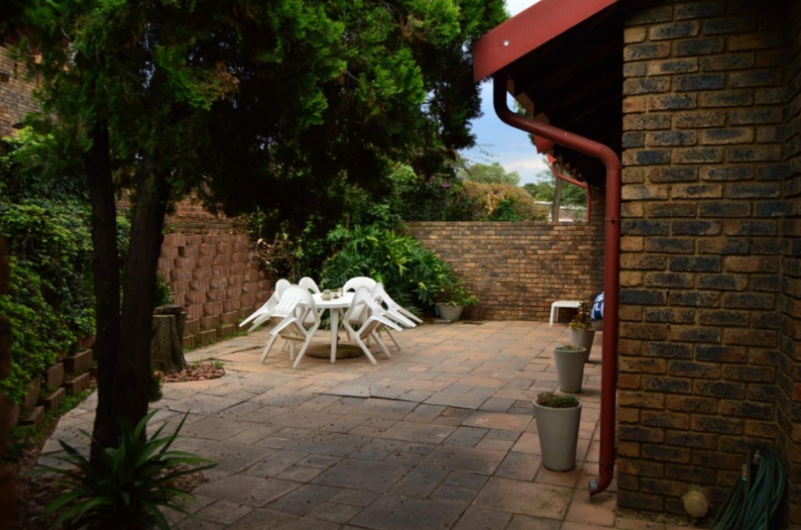 2 Bedroom Property for Sale in Mulbarton Gauteng